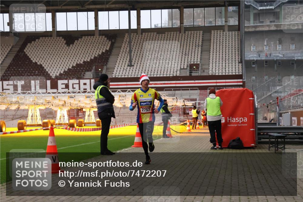 08.12.2024 - St. Pauli X-Mass-Run No. 14 Yannick Fuchs http://msf.ph/oto/7472207 08.12.2024 09:51:32 Ziel 2757, 3309 meine-sportfotos.de