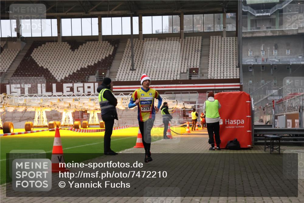 08.12.2024 - St. Pauli X-Mass-Run No. 14 Yannick Fuchs http://msf.ph/oto/7472210 08.12.2024 09:51:33 Ziel 2757, 3309 meine-sportfotos.de