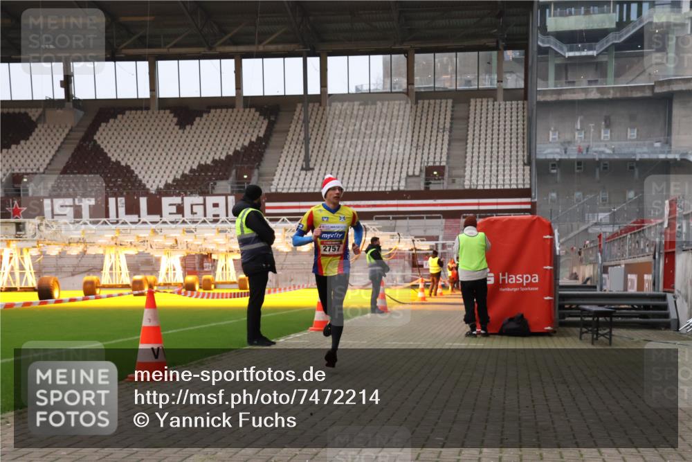 08.12.2024 - St. Pauli X-Mass-Run No. 14 Yannick Fuchs http://msf.ph/oto/7472214 08.12.2024 09:51:33 Ziel 2757, 3309 meine-sportfotos.de
