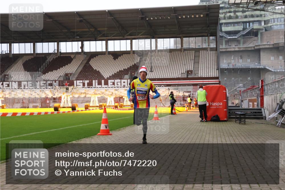 08.12.2024 - St. Pauli X-Mass-Run No. 14 Yannick Fuchs http://msf.ph/oto/7472220 08.12.2024 09:51:33 Ziel 2757, 3309 meine-sportfotos.de