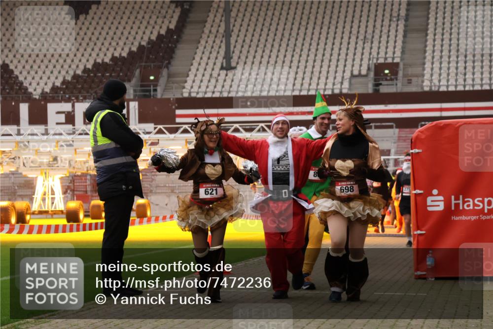 08.12.2024 - St. Pauli X-Mass-Run No. 14 Yannick Fuchs http://msf.ph/oto/7472236 08.12.2024 10:06:39 Ziel 78, 529, 621, 698, 795, 885, 890, 1424, 1786, 2003, 2751, 2755, 3257, 3259, 3337 meine-sportfotos.de