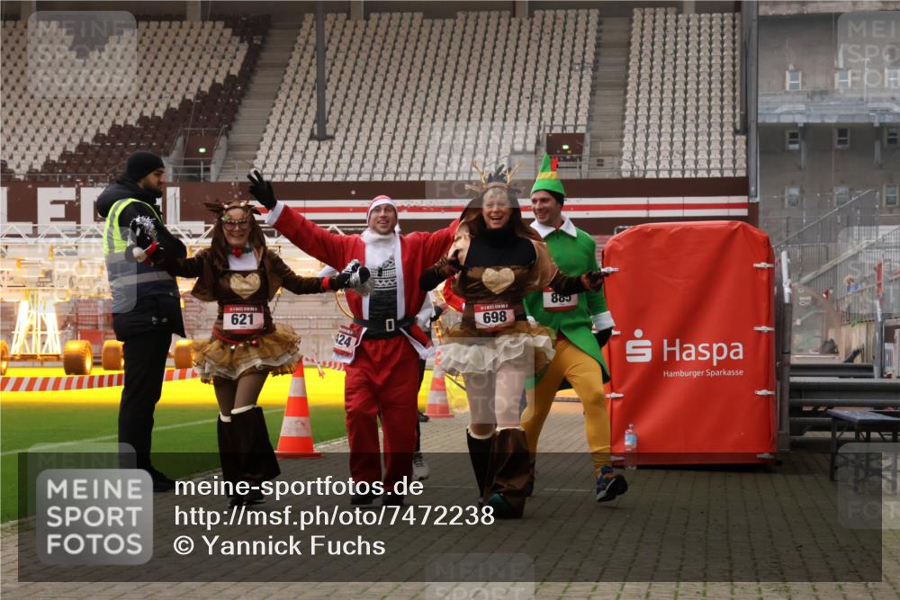 08.12.2024 - St. Pauli X-Mass-Run No. 14 Yannick Fuchs http://msf.ph/oto/7472238 08.12.2024 10:06:40 Ziel 78, 529, 621, 698, 719, 795, 885, 890, 1424, 1786, 2003, 2751, 2755, 3257, 3259, 3337 meine-sportfotos.de