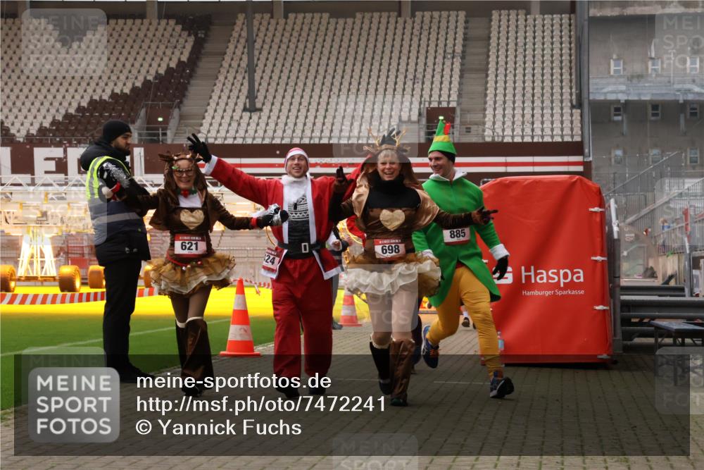 08.12.2024 - St. Pauli X-Mass-Run No. 14 Yannick Fuchs http://msf.ph/oto/7472241 08.12.2024 10:06:40 Ziel 78, 529, 621, 698, 719, 795, 885, 890, 1424, 1786, 2003, 2751, 2755, 3257, 3259, 3337 meine-sportfotos.de