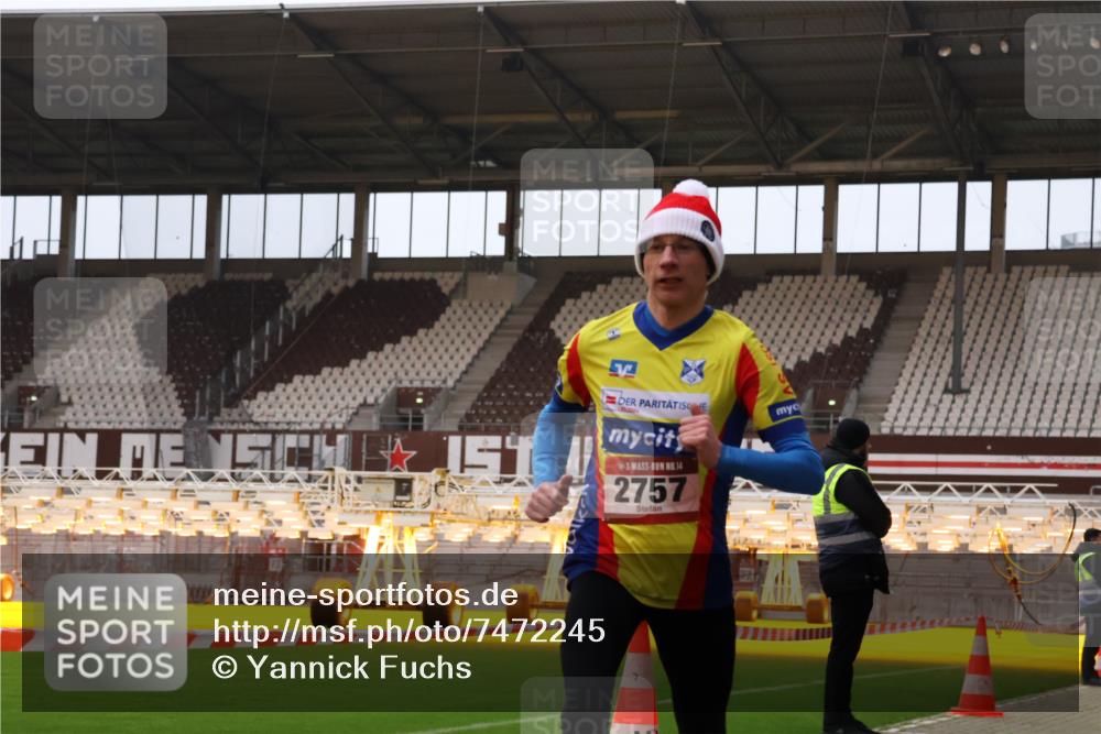 08.12.2024 - St. Pauli X-Mass-Run No. 14 Yannick Fuchs http://msf.ph/oto/7472245 08.12.2024 09:51:34 Ziel 2757, 3285, 3309 meine-sportfotos.de