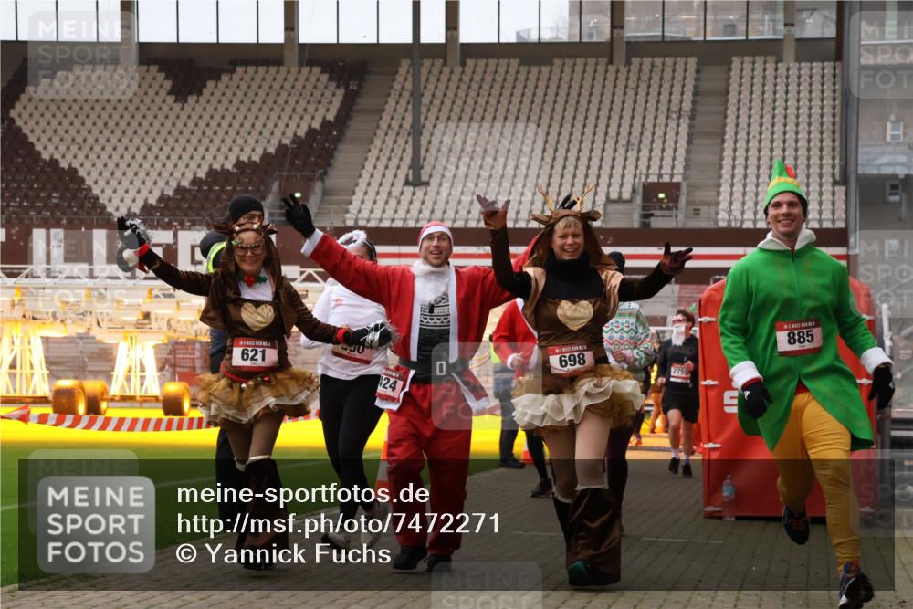 08.12.2024 - St. Pauli X-Mass-Run No. 14 Yannick Fuchs http://msf.ph/oto/7472271 08.12.2024 10:06:40 Ziel 78, 529, 621, 698, 719, 795, 885, 890, 1424, 1786, 2003, 2751, 2755, 3257, 3259, 3337 meine-sportfotos.de