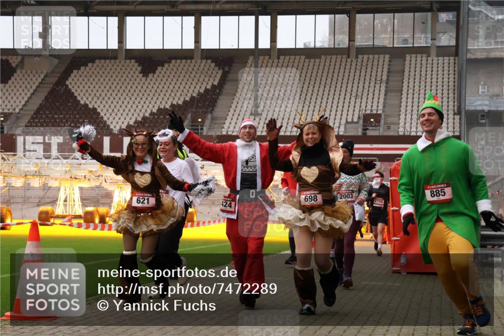 08.12.2024 - St. Pauli X-Mass-Run No. 14 Yannick Fuchs http://msf.ph/oto/7472289 08.12.2024 10:06:41 Ziel 78, 529, 621, 698, 719, 795, 885, 890, 1424, 1786, 2003, 2751, 2755, 3257, 3259, 3337 meine-sportfotos.de