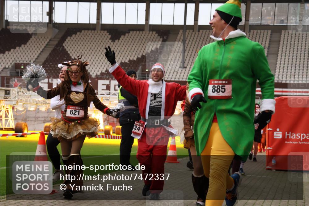08.12.2024 - St. Pauli X-Mass-Run No. 14 Yannick Fuchs http://msf.ph/oto/7472337 08.12.2024 10:06:42 Ziel 78, 529, 621, 698, 719, 795, 885, 890, 1424, 1786, 2003, 2751, 2755, 3257, 3259, 3337 meine-sportfotos.de