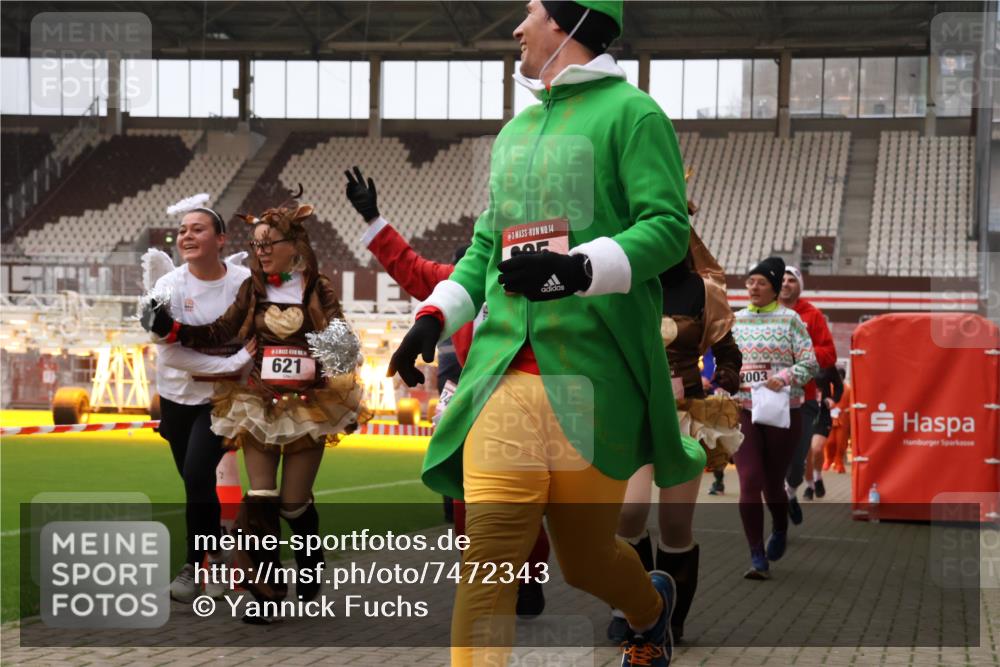 08.12.2024 - St. Pauli X-Mass-Run No. 14 Yannick Fuchs http://msf.ph/oto/7472343 08.12.2024 10:06:42 Ziel 78, 529, 621, 698, 719, 795, 885, 890, 1424, 1786, 2003, 2751, 2755, 3257, 3259, 3337 meine-sportfotos.de