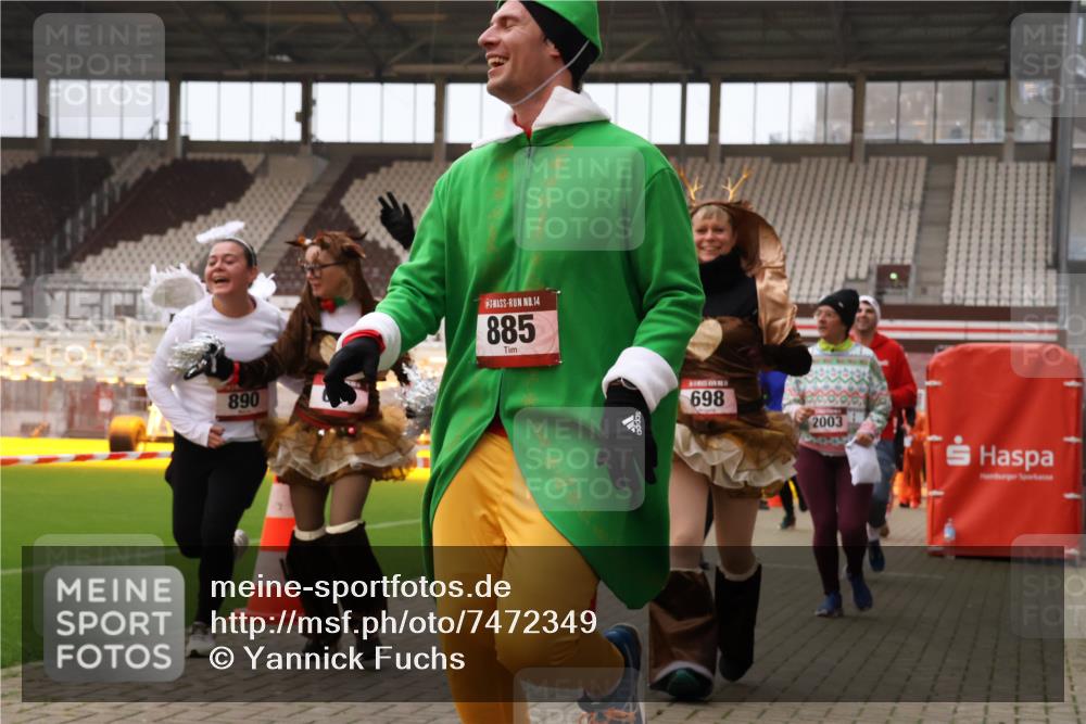 08.12.2024 - St. Pauli X-Mass-Run No. 14 Yannick Fuchs http://msf.ph/oto/7472349 08.12.2024 10:06:42 Ziel 78, 529, 621, 698, 719, 795, 885, 890, 1424, 1786, 2003, 2751, 2755, 3257, 3259, 3337 meine-sportfotos.de