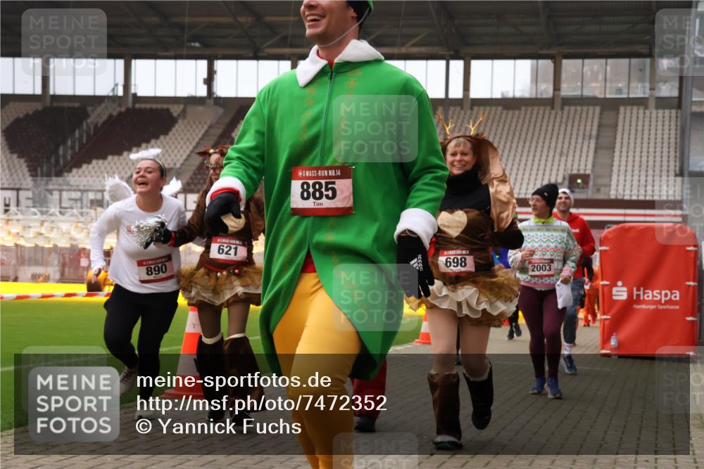 08.12.2024 - St. Pauli X-Mass-Run No. 14 Yannick Fuchs http://msf.ph/oto/7472352 08.12.2024 10:06:42 Ziel 78, 529, 621, 698, 719, 795, 885, 890, 1424, 1786, 2003, 2751, 2755, 3257, 3259, 3337 meine-sportfotos.de