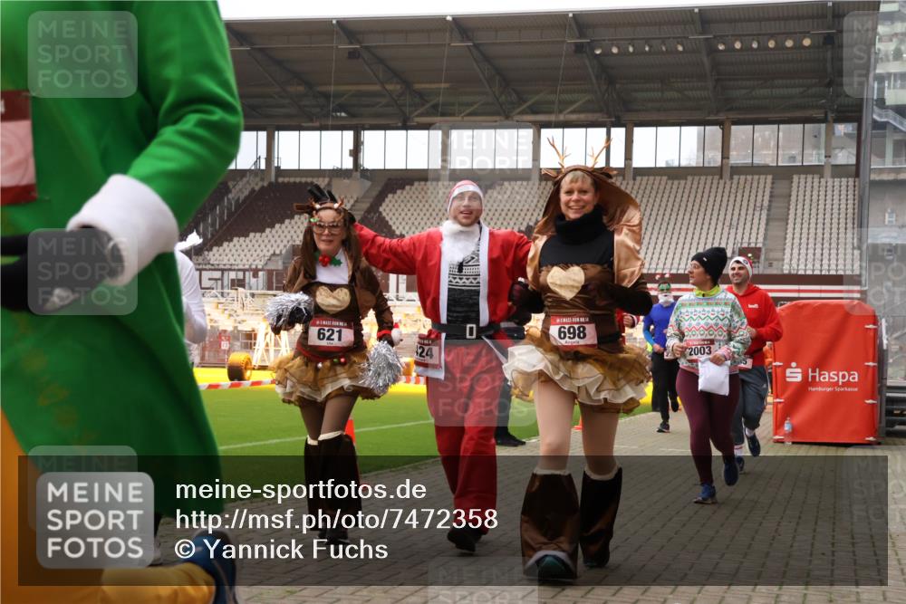 08.12.2024 - St. Pauli X-Mass-Run No. 14 Yannick Fuchs http://msf.ph/oto/7472358 08.12.2024 10:06:43 Ziel 78, 529, 621, 698, 719, 795, 885, 890, 1424, 1786, 1940, 2003, 2751, 2755, 3083, 3257, 3259, 3337, 3343 meine-sportfotos.de