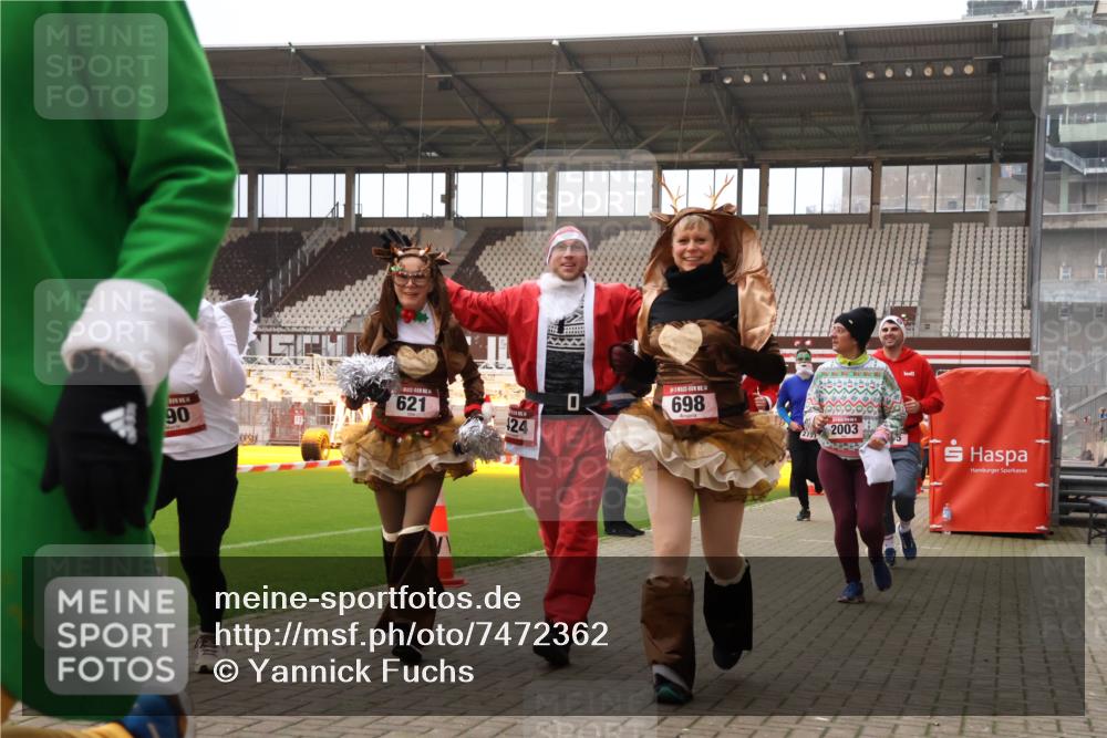 08.12.2024 - St. Pauli X-Mass-Run No. 14 Yannick Fuchs http://msf.ph/oto/7472362 08.12.2024 10:06:43 Ziel 78, 529, 621, 698, 719, 795, 885, 890, 1424, 1786, 1940, 2003, 2751, 2755, 3083, 3257, 3259, 3337, 3343 meine-sportfotos.de