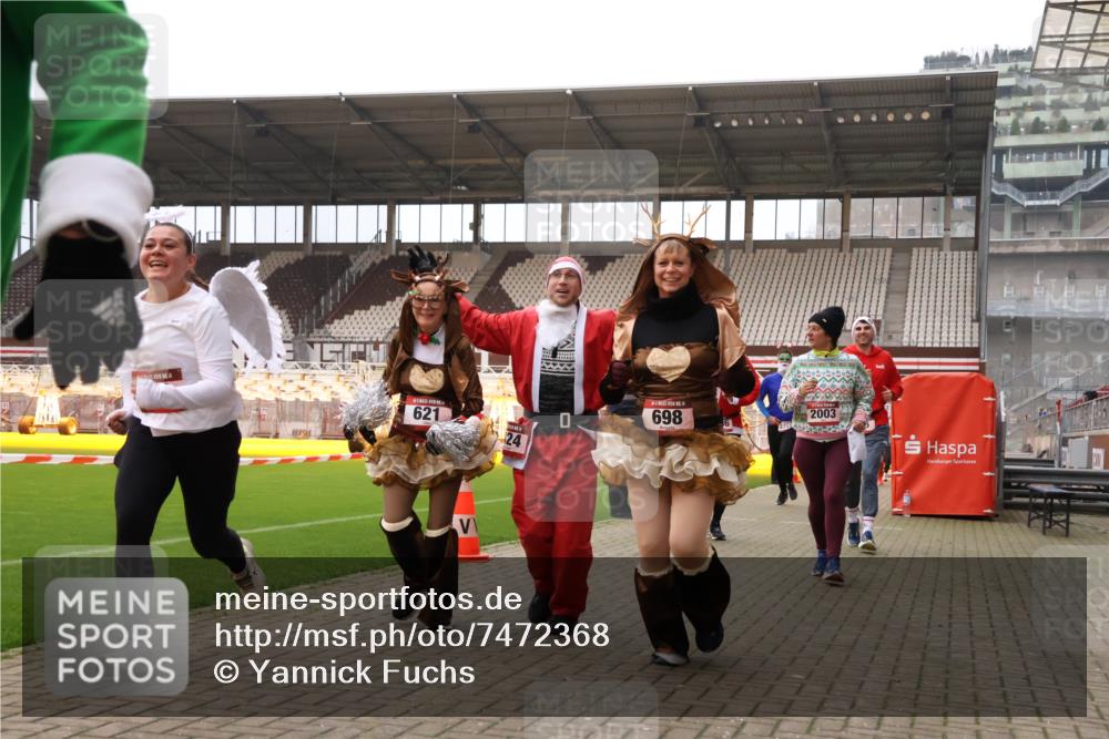 08.12.2024 - St. Pauli X-Mass-Run No. 14 Yannick Fuchs http://msf.ph/oto/7472368 08.12.2024 10:06:43 Ziel 78, 529, 621, 698, 719, 795, 885, 890, 1424, 1786, 1940, 2003, 2751, 2755, 3083, 3257, 3259, 3337, 3343 meine-sportfotos.de