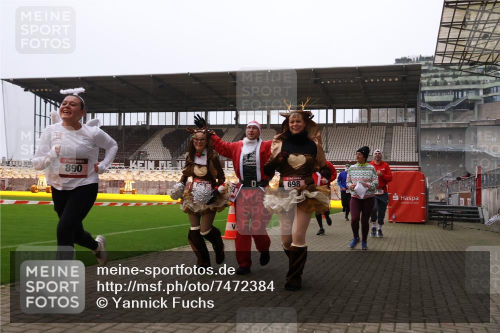 08.12.2024 - St. Pauli X-Mass-Run No. 14 Yannick Fuchs http://msf.ph/oto/7472384 08.12.2024 10:06:43 Ziel 78, 529, 621, 698, 719, 795, 885, 890, 1424, 1786, 1940, 2003, 2751, 2755, 3083, 3257, 3259, 3337, 3343 meine-sportfotos.de