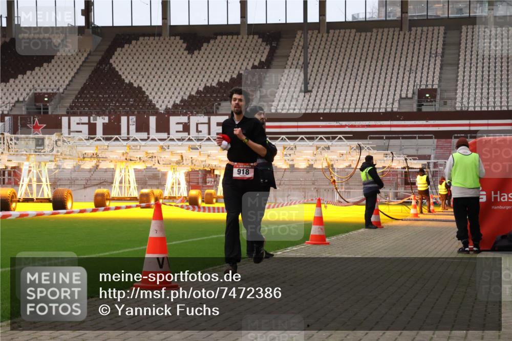 08.12.2024 - St. Pauli X-Mass-Run No. 14 Yannick Fuchs http://msf.ph/oto/7472386 08.12.2024 09:51:54 Ziel 36, 918, 2763, 3285 meine-sportfotos.de