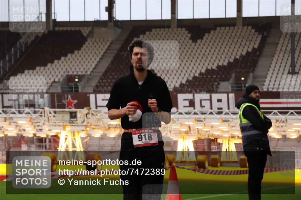 08.12.2024 - St. Pauli X-Mass-Run No. 14 Yannick Fuchs http://msf.ph/oto/7472389 08.12.2024 09:51:56 Ziel 36, 918, 2763, 3285 meine-sportfotos.de