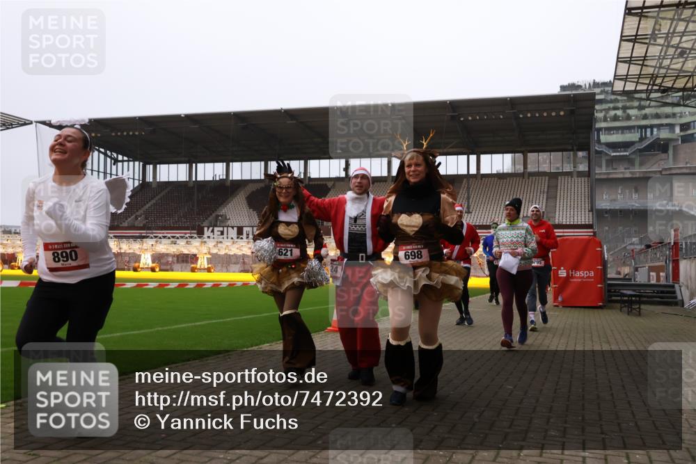 08.12.2024 - St. Pauli X-Mass-Run No. 14 Yannick Fuchs http://msf.ph/oto/7472392 08.12.2024 10:06:43 Ziel 78, 529, 621, 698, 719, 795, 885, 890, 1424, 1786, 1940, 2003, 2751, 2755, 3083, 3257, 3259, 3337, 3343 meine-sportfotos.de