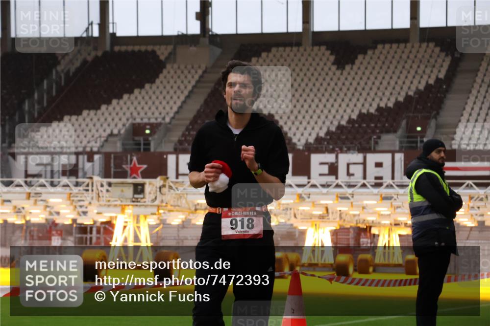 08.12.2024 - St. Pauli X-Mass-Run No. 14 Yannick Fuchs http://msf.ph/oto/7472393 08.12.2024 09:51:56 Ziel 36, 918, 2763, 3285 meine-sportfotos.de