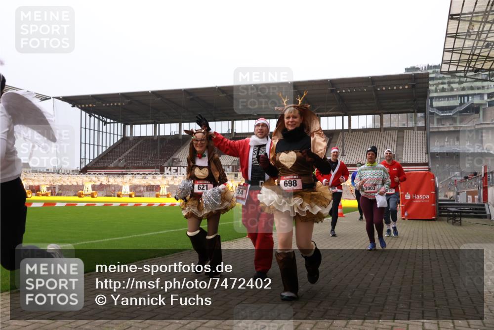 08.12.2024 - St. Pauli X-Mass-Run No. 14 Yannick Fuchs http://msf.ph/oto/7472402 08.12.2024 10:06:44 Ziel 78, 529, 621, 698, 719, 795, 885, 890, 1424, 1786, 1940, 2003, 2751, 2755, 3083, 3257, 3259, 3337, 3343 meine-sportfotos.de
