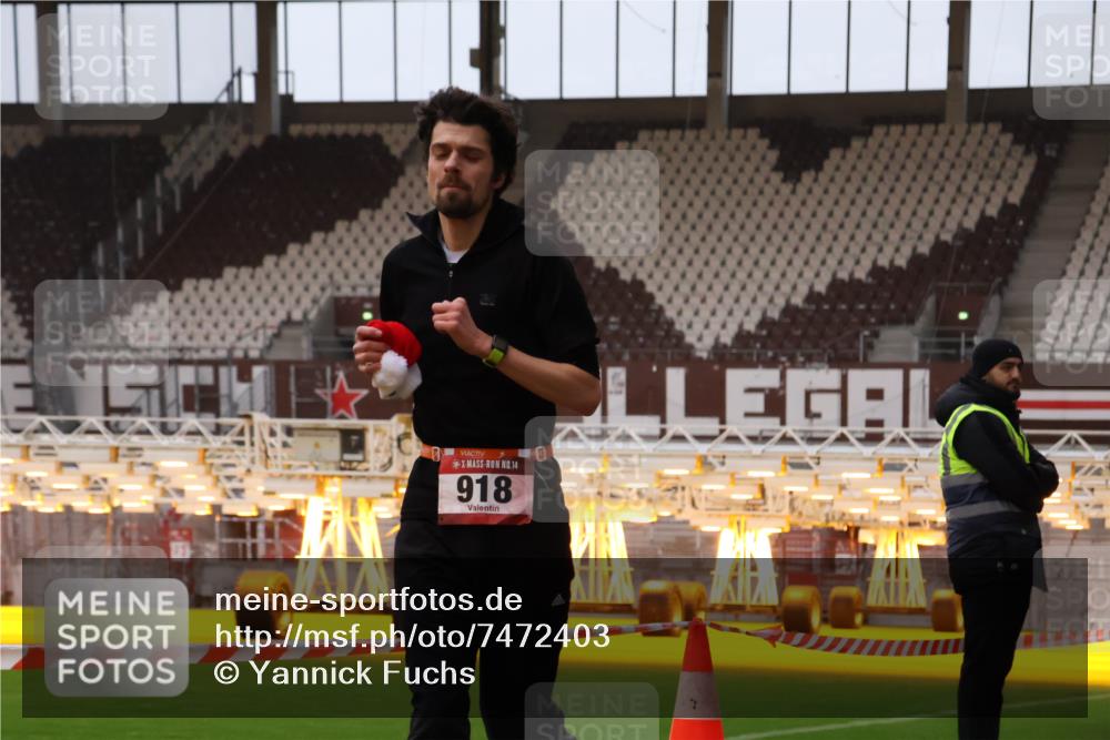 08.12.2024 - St. Pauli X-Mass-Run No. 14 Yannick Fuchs http://msf.ph/oto/7472403 08.12.2024 09:51:56 Ziel 36, 918, 2763, 3285 meine-sportfotos.de