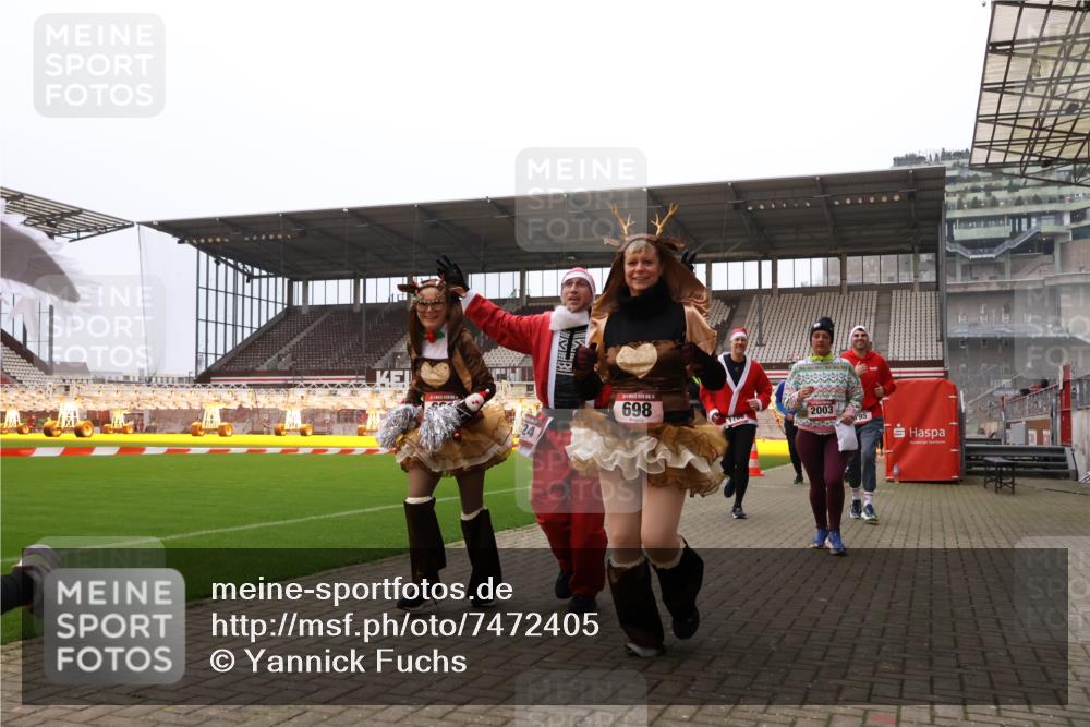 08.12.2024 - St. Pauli X-Mass-Run No. 14 Yannick Fuchs http://msf.ph/oto/7472405 08.12.2024 10:06:44 Ziel 78, 529, 621, 698, 719, 795, 885, 890, 1424, 1786, 1940, 2003, 2751, 2755, 3083, 3257, 3259, 3337, 3343 meine-sportfotos.de