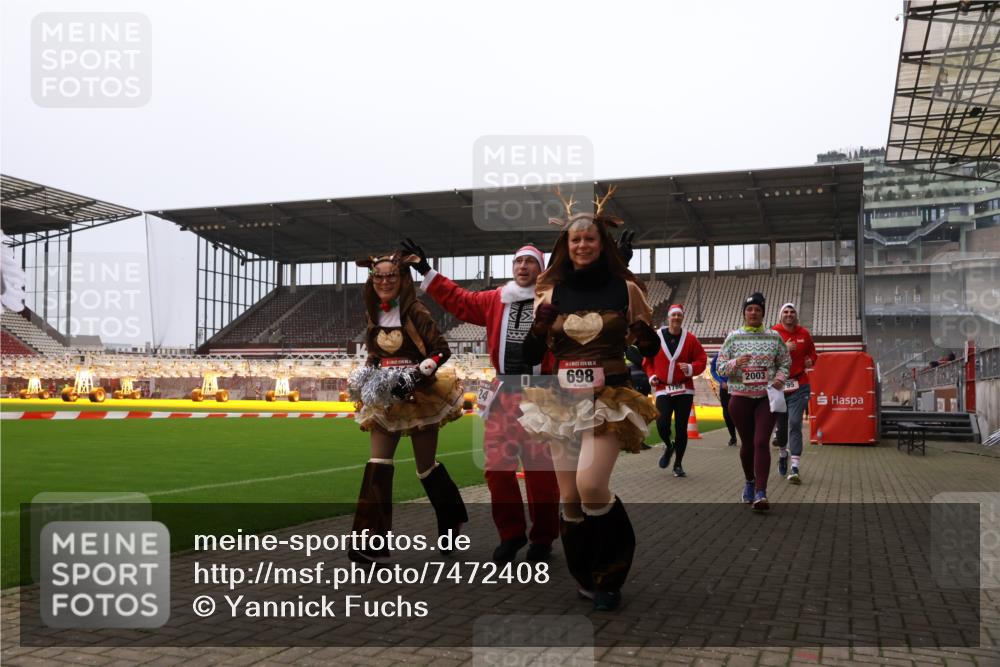 08.12.2024 - St. Pauli X-Mass-Run No. 14 Yannick Fuchs http://msf.ph/oto/7472408 08.12.2024 10:06:44 Ziel 78, 529, 621, 698, 719, 795, 885, 890, 1424, 1786, 1940, 2003, 2751, 2755, 3083, 3257, 3259, 3337, 3343 meine-sportfotos.de