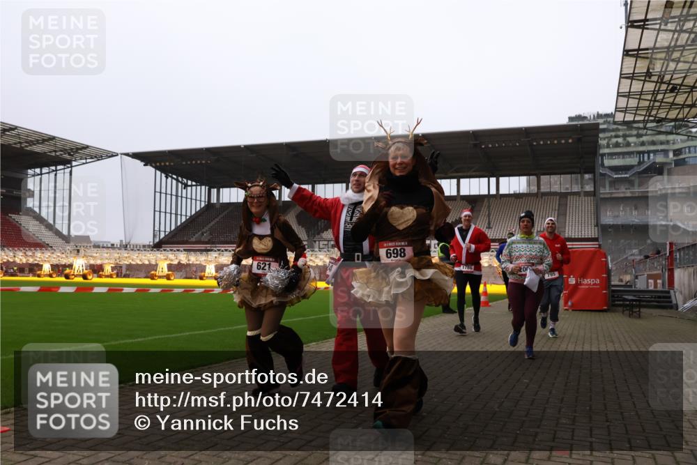 08.12.2024 - St. Pauli X-Mass-Run No. 14 Yannick Fuchs http://msf.ph/oto/7472414 08.12.2024 10:06:44 Ziel 78, 529, 621, 698, 719, 795, 885, 890, 1424, 1786, 1940, 2003, 2751, 2755, 3083, 3257, 3259, 3337, 3343 meine-sportfotos.de