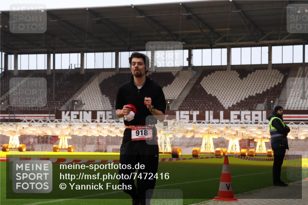 08.12.2024 - St. Pauli X-Mass-Run No. 14 Yannick Fuchs http://msf.ph/oto/7472416 08.12.2024 09:51:56 Ziel 36, 918, 2763, 3285 meine-sportfotos.de