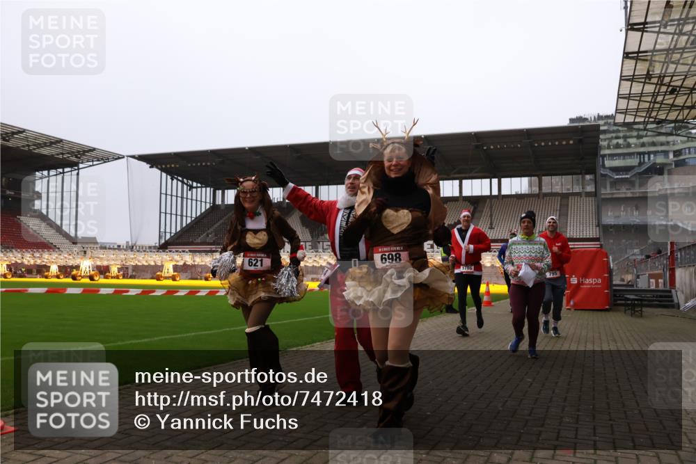 08.12.2024 - St. Pauli X-Mass-Run No. 14 Yannick Fuchs http://msf.ph/oto/7472418 08.12.2024 10:06:44 Ziel 78, 529, 621, 698, 719, 795, 885, 890, 1424, 1786, 1940, 2003, 2751, 2755, 3083, 3257, 3259, 3337, 3343 meine-sportfotos.de