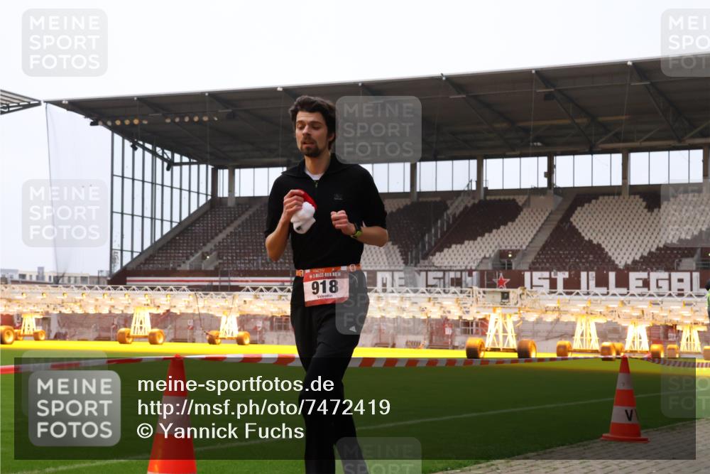 08.12.2024 - St. Pauli X-Mass-Run No. 14 Yannick Fuchs http://msf.ph/oto/7472419 08.12.2024 09:51:57 Ziel 36, 918, 2763, 3285 meine-sportfotos.de