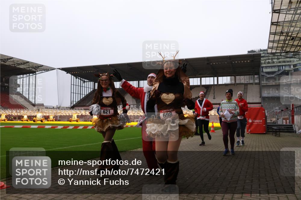 08.12.2024 - St. Pauli X-Mass-Run No. 14 Yannick Fuchs http://msf.ph/oto/7472421 08.12.2024 10:06:44 Ziel 78, 529, 621, 698, 719, 795, 885, 890, 1424, 1786, 1940, 2003, 2751, 2755, 3083, 3257, 3259, 3337, 3343 meine-sportfotos.de