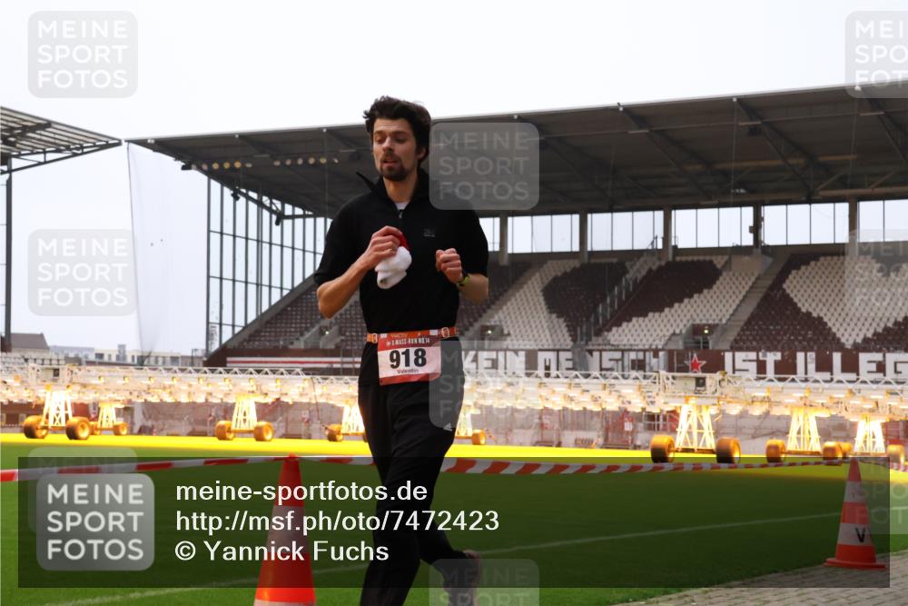 08.12.2024 - St. Pauli X-Mass-Run No. 14 Yannick Fuchs http://msf.ph/oto/7472423 08.12.2024 09:51:57 Ziel 36, 918, 2763, 3285 meine-sportfotos.de