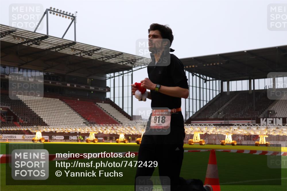 08.12.2024 - St. Pauli X-Mass-Run No. 14 Yannick Fuchs http://msf.ph/oto/7472429 08.12.2024 09:51:57 Ziel 36, 918, 2763, 3285 meine-sportfotos.de