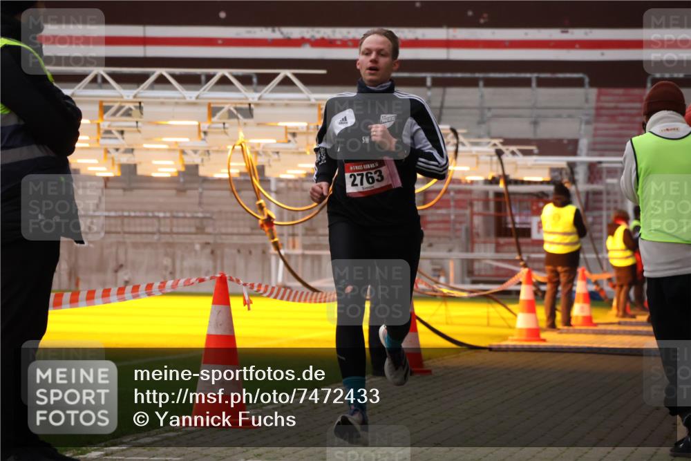 08.12.2024 - St. Pauli X-Mass-Run No. 14 Yannick Fuchs http://msf.ph/oto/7472433 08.12.2024 09:52:01 Ziel 36, 44, 918, 2763 meine-sportfotos.de