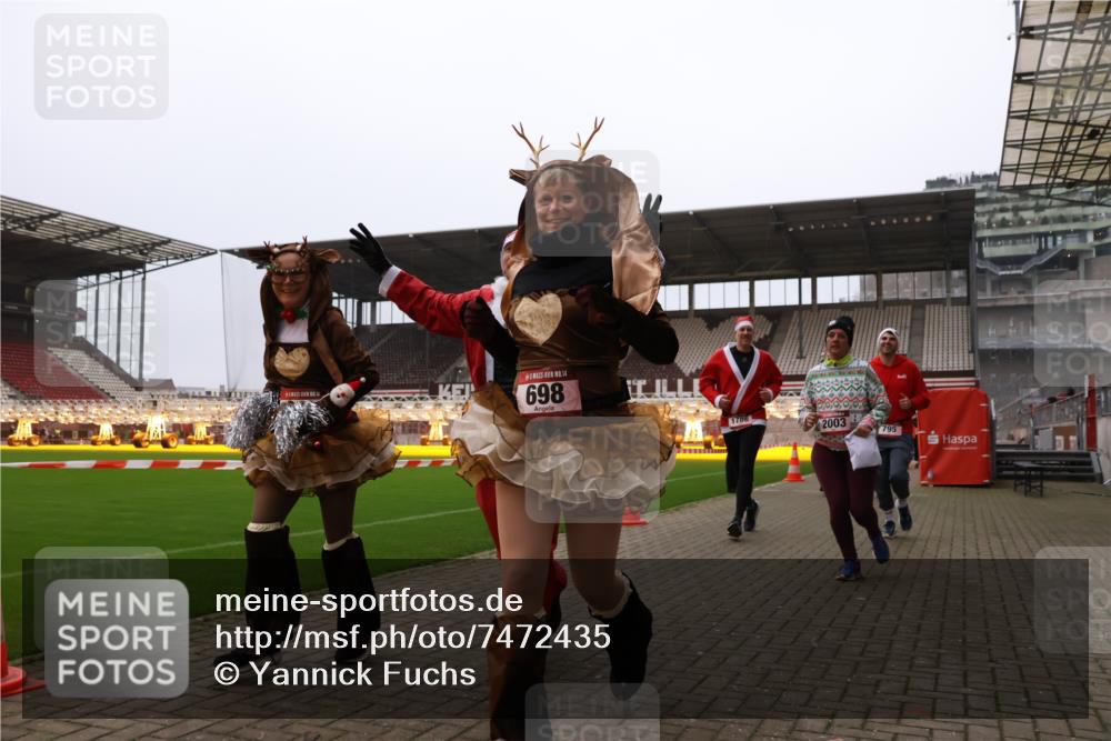 08.12.2024 - St. Pauli X-Mass-Run No. 14 Yannick Fuchs http://msf.ph/oto/7472435 08.12.2024 10:06:44 Ziel 78, 529, 621, 698, 719, 795, 885, 890, 1424, 1786, 1940, 2003, 2751, 2755, 3083, 3257, 3259, 3337, 3343 meine-sportfotos.de