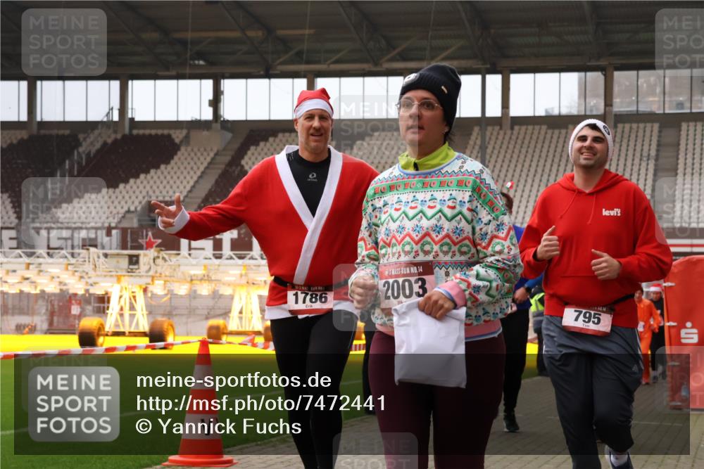 08.12.2024 - St. Pauli X-Mass-Run No. 14 Yannick Fuchs http://msf.ph/oto/7472441 08.12.2024 10:06:45 Ziel 529, 621, 698, 719, 795, 885, 890, 1424, 1786, 1940, 2003, 2062, 2751, 2755, 3083, 3257, 3259, 3337, 3343 meine-sportfotos.de