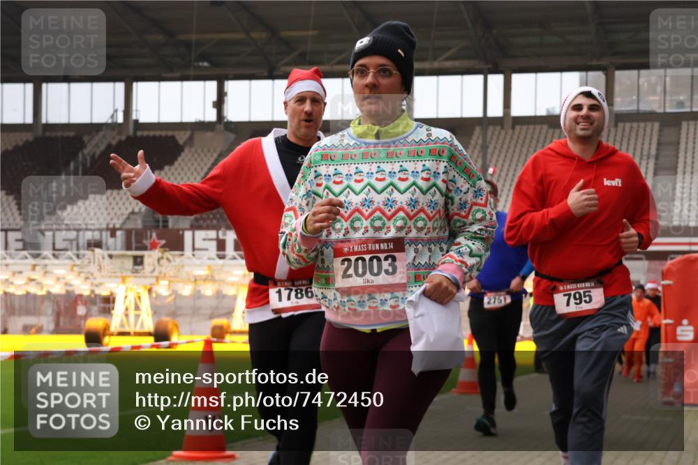 08.12.2024 - St. Pauli X-Mass-Run No. 14 Yannick Fuchs http://msf.ph/oto/7472450 08.12.2024 10:06:45 Ziel 529, 621, 698, 719, 795, 885, 890, 1424, 1786, 1940, 2003, 2062, 2751, 2755, 3083, 3257, 3259, 3337, 3343 meine-sportfotos.de