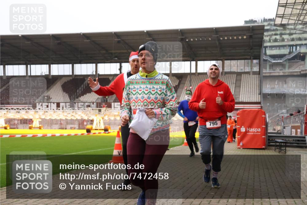 08.12.2024 - St. Pauli X-Mass-Run No. 14 Yannick Fuchs http://msf.ph/oto/7472458 08.12.2024 10:06:45 Ziel 529, 621, 698, 719, 795, 885, 890, 1424, 1786, 1940, 2003, 2062, 2751, 2755, 3083, 3257, 3259, 3337, 3343 meine-sportfotos.de