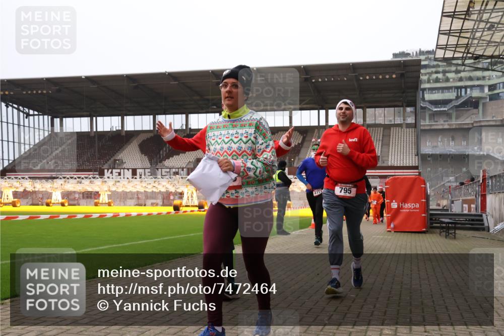08.12.2024 - St. Pauli X-Mass-Run No. 14 Yannick Fuchs http://msf.ph/oto/7472464 08.12.2024 10:06:45 Ziel 529, 621, 698, 719, 795, 885, 890, 1424, 1786, 1940, 2003, 2062, 2751, 2755, 3083, 3257, 3259, 3337, 3343 meine-sportfotos.de