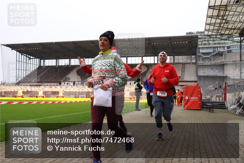 08.12.2024 - St. Pauli X-Mass-Run No. 14 Yannick Fuchs http://msf.ph/oto/7472468 08.12.2024 10:06:46 Ziel 529, 621, 698, 719, 795, 885, 890, 1424, 1786, 1940, 2003, 2062, 2751, 2755, 3083, 3257, 3259, 3337, 3343 meine-sportfotos.de