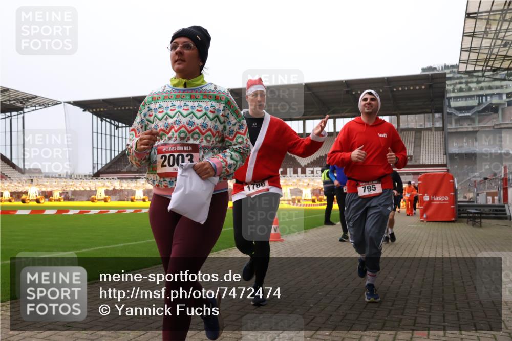 08.12.2024 - St. Pauli X-Mass-Run No. 14 Yannick Fuchs http://msf.ph/oto/7472474 08.12.2024 10:06:46 Ziel 529, 621, 698, 719, 795, 885, 890, 1424, 1786, 1940, 2003, 2062, 2751, 2755, 3083, 3257, 3259, 3337, 3343 meine-sportfotos.de