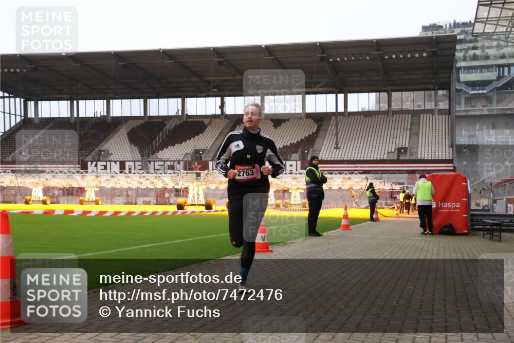 08.12.2024 - St. Pauli X-Mass-Run No. 14 Yannick Fuchs http://msf.ph/oto/7472476 08.12.2024 09:52:03 Ziel 36, 44, 918, 2763 meine-sportfotos.de