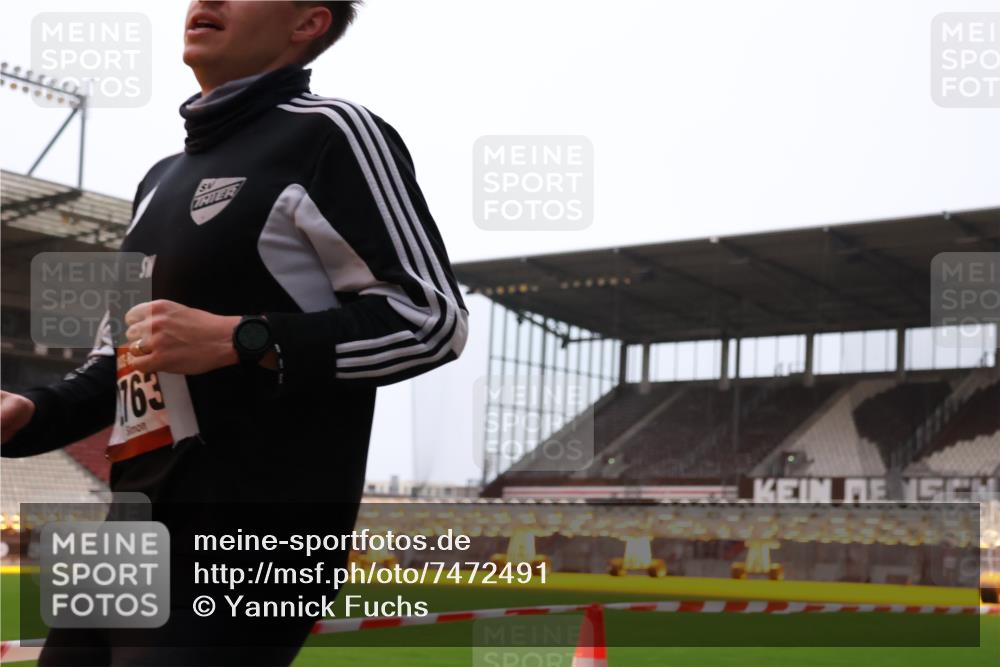 08.12.2024 - St. Pauli X-Mass-Run No. 14 Yannick Fuchs http://msf.ph/oto/7472491 08.12.2024 09:52:05 Ziel 36, 44, 918, 1921, 2763 meine-sportfotos.de