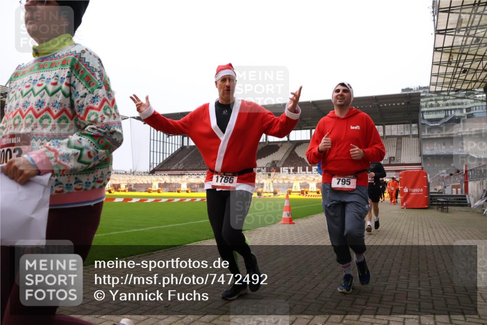08.12.2024 - St. Pauli X-Mass-Run No. 14 Yannick Fuchs http://msf.ph/oto/7472492 08.12.2024 10:06:46 Ziel 529, 621, 698, 719, 795, 885, 890, 1424, 1786, 1940, 2003, 2062, 2751, 2755, 3083, 3257, 3259, 3337, 3343 meine-sportfotos.de