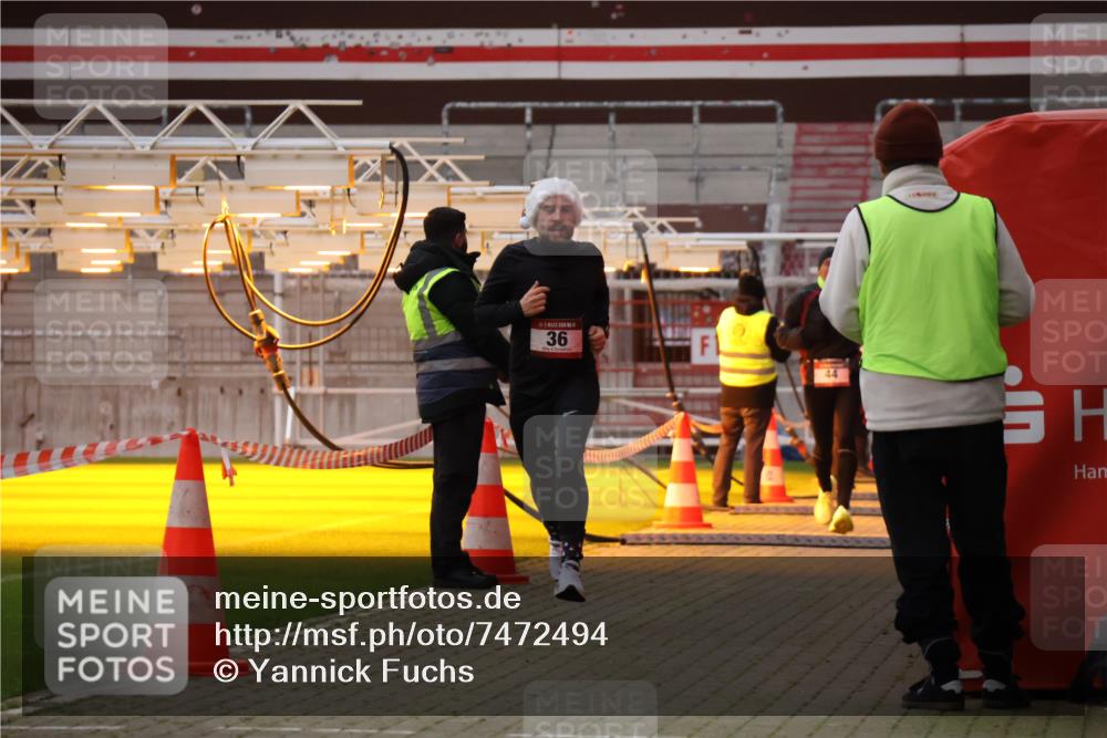 08.12.2024 - St. Pauli X-Mass-Run No. 14 Yannick Fuchs http://msf.ph/oto/7472494 08.12.2024 09:52:08 Ziel 36, 44, 918, 1921, 2763 meine-sportfotos.de