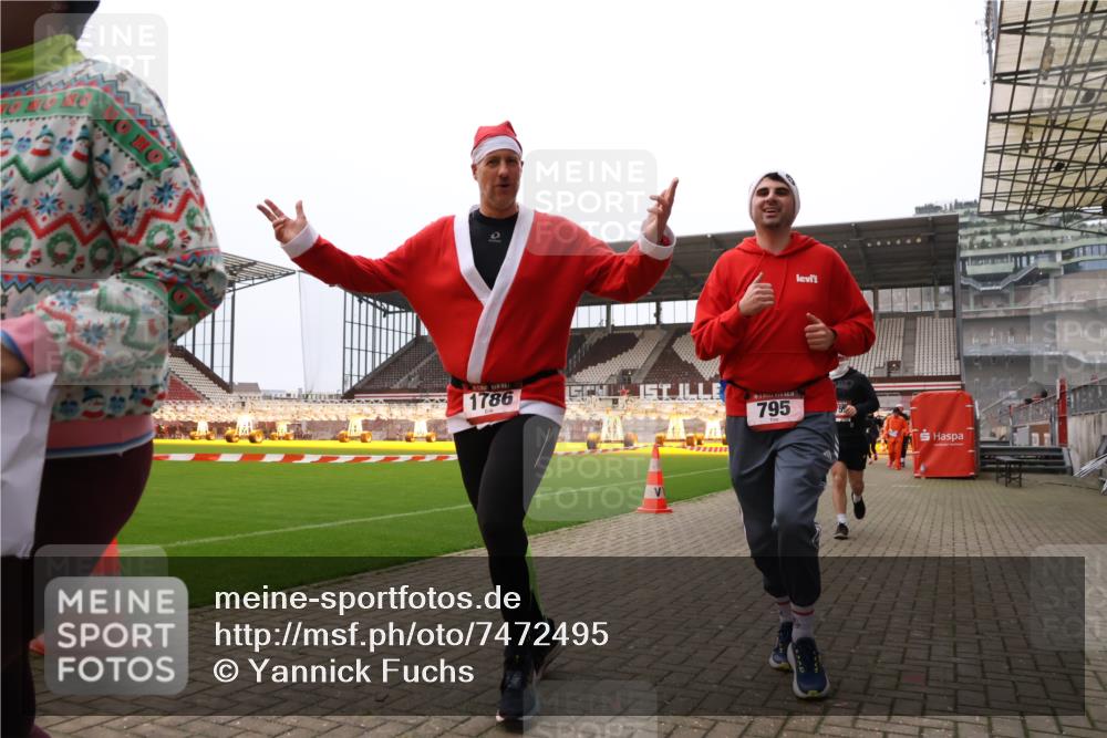 08.12.2024 - St. Pauli X-Mass-Run No. 14 Yannick Fuchs http://msf.ph/oto/7472495 08.12.2024 10:06:47 Ziel 529, 621, 698, 719, 795, 885, 890, 1424, 1786, 1940, 2003, 2062, 2346, 2751, 2755, 3083, 3257, 3259, 3337, 3343 meine-sportfotos.de