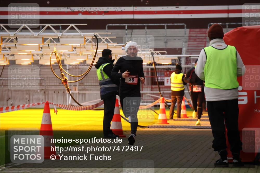 08.12.2024 - St. Pauli X-Mass-Run No. 14 Yannick Fuchs http://msf.ph/oto/7472497 08.12.2024 09:52:08 Ziel 36, 44, 918, 1921, 2763 meine-sportfotos.de