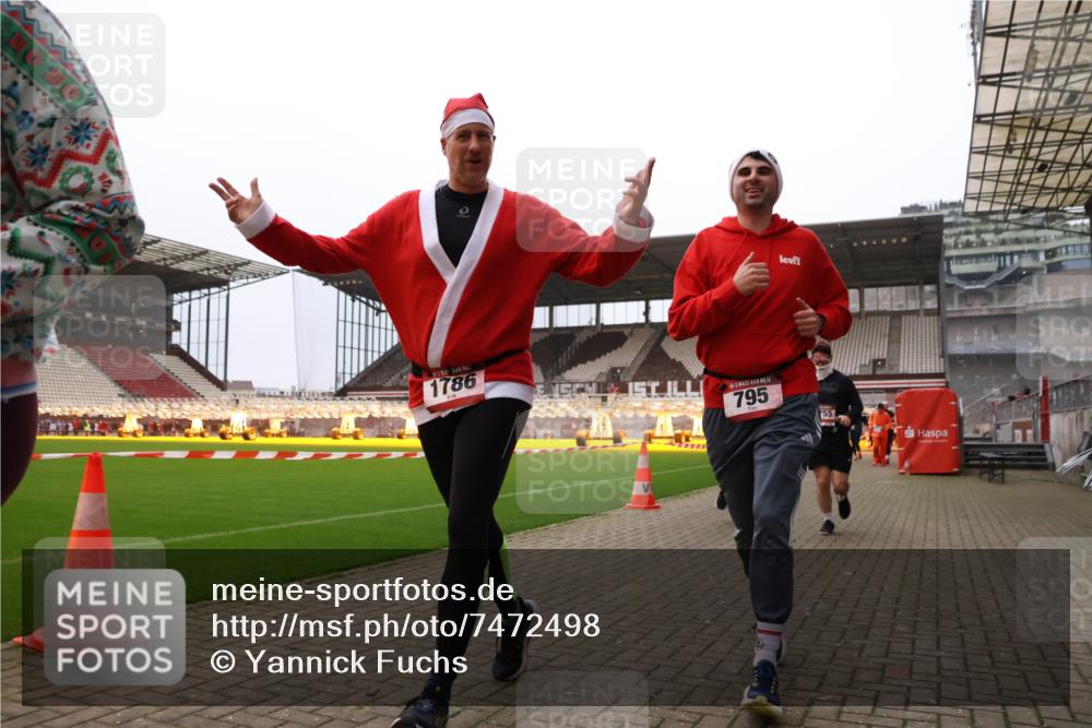 08.12.2024 - St. Pauli X-Mass-Run No. 14 Yannick Fuchs http://msf.ph/oto/7472498 08.12.2024 10:06:47 Ziel 529, 621, 698, 719, 795, 885, 890, 1424, 1786, 1940, 2003, 2062, 2346, 2751, 2755, 3083, 3257, 3259, 3337, 3343 meine-sportfotos.de