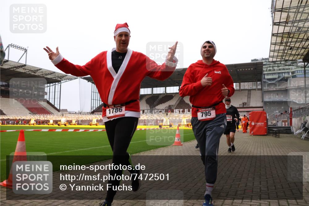 08.12.2024 - St. Pauli X-Mass-Run No. 14 Yannick Fuchs http://msf.ph/oto/7472501 08.12.2024 10:06:47 Ziel 529, 621, 698, 719, 795, 885, 890, 1424, 1786, 1940, 2003, 2062, 2346, 2751, 2755, 3083, 3257, 3259, 3337, 3343 meine-sportfotos.de