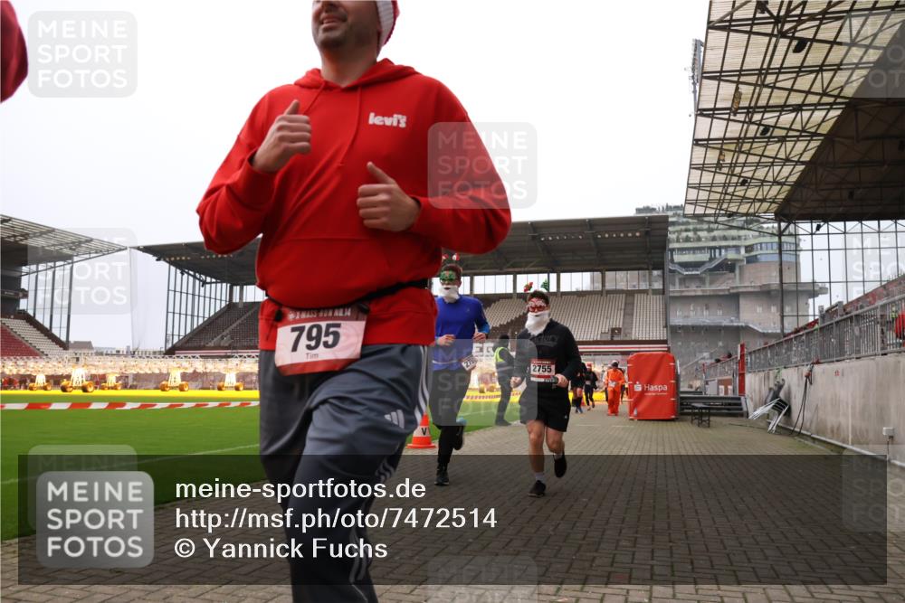 08.12.2024 - St. Pauli X-Mass-Run No. 14 Yannick Fuchs http://msf.ph/oto/7472514 08.12.2024 10:06:47 Ziel 529, 621, 698, 719, 795, 885, 890, 1424, 1786, 1940, 2003, 2062, 2346, 2751, 2755, 3083, 3257, 3259, 3337, 3343 meine-sportfotos.de